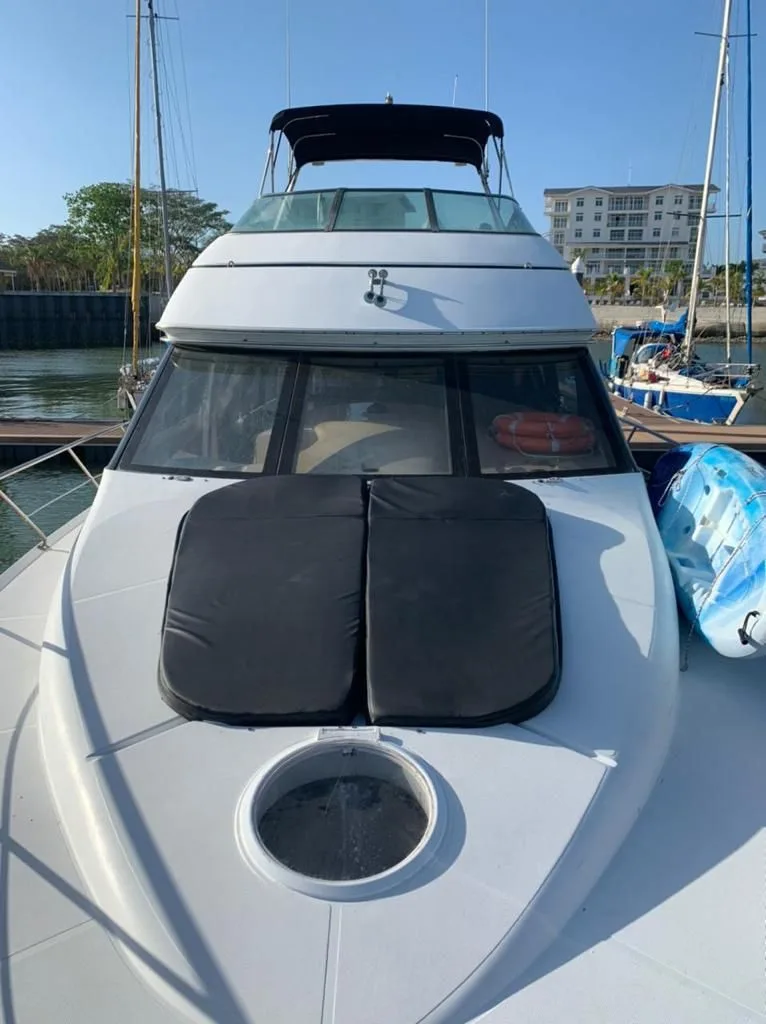 Yate a motor 54 pies — foto 8 de 23