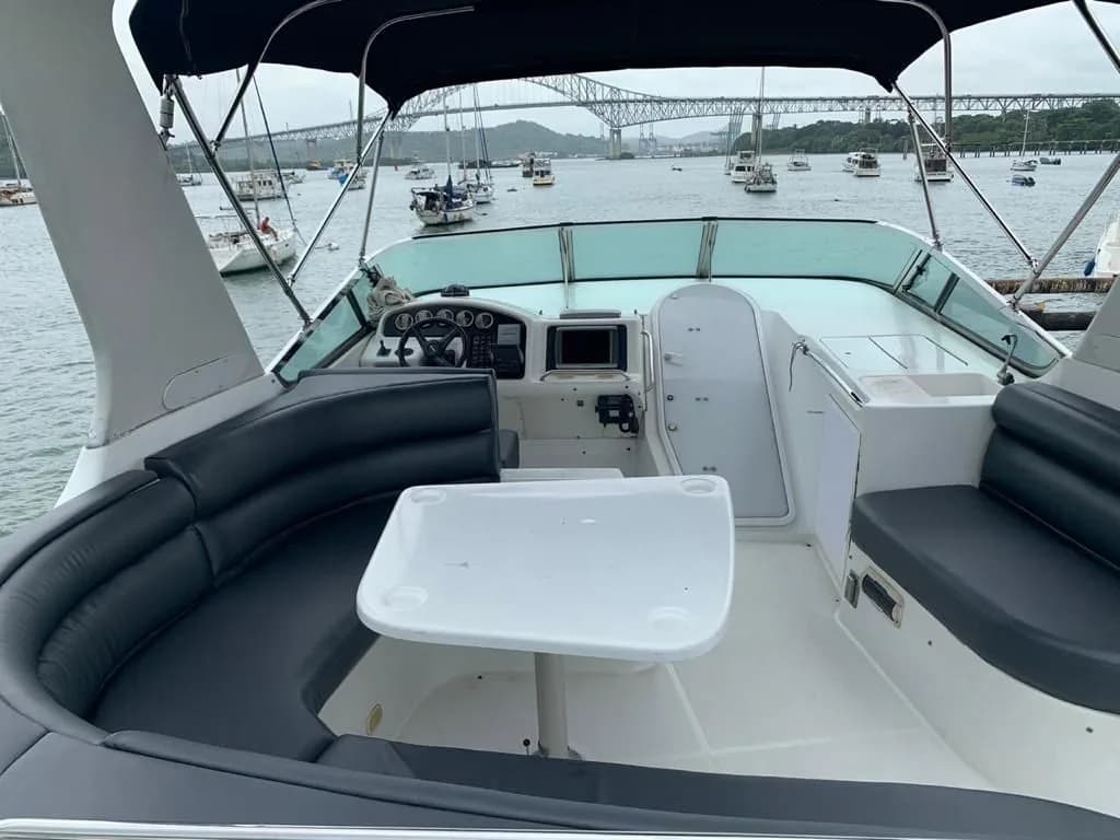 Yate a motor 54 pies — foto 9 de 23