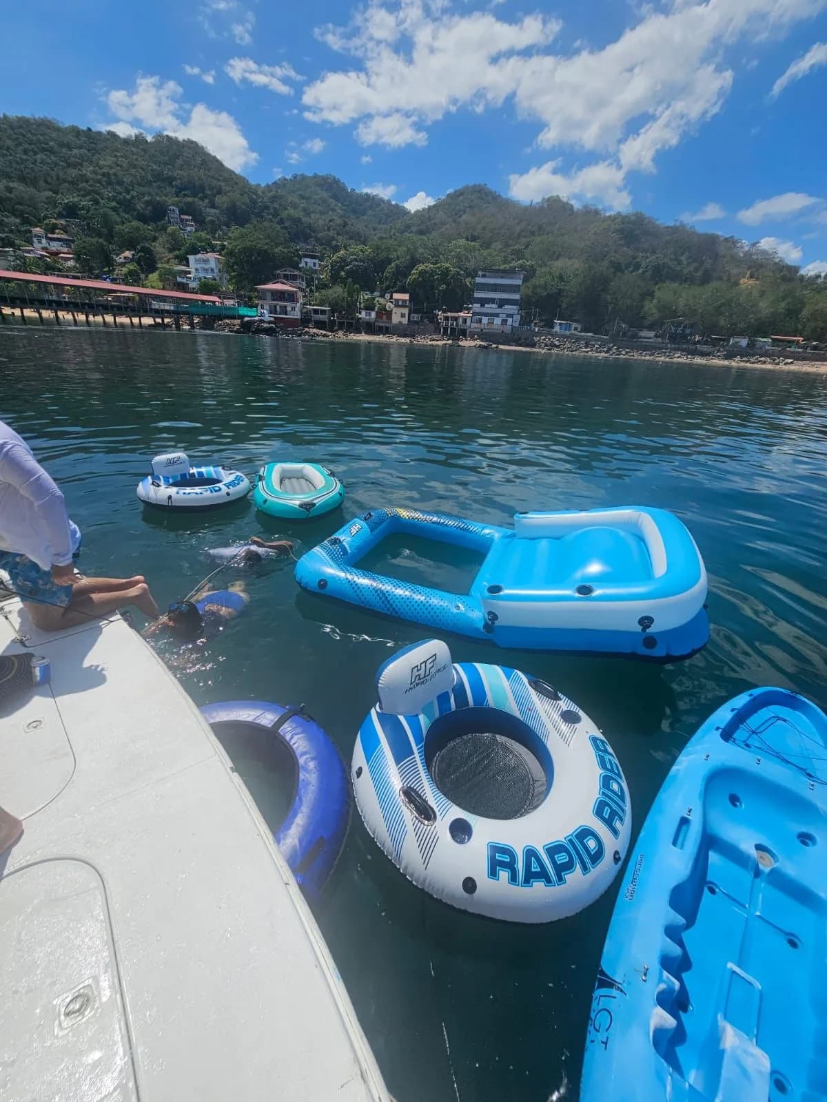 Yate a motor 54 pies — foto 19 de 23