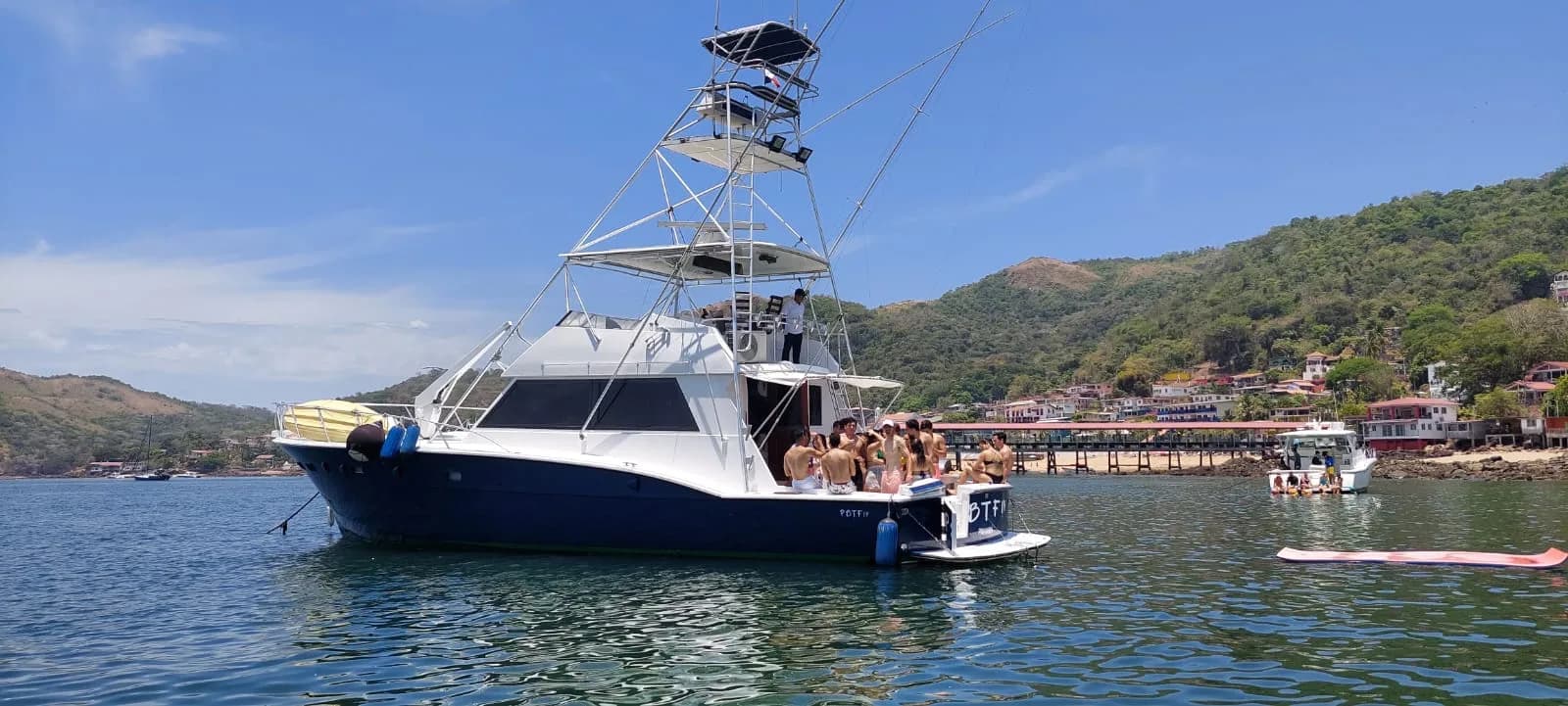 Yate a motor 55 pies — foto 2 de 15