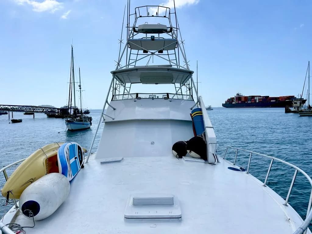 Yate a motor 55 pies — foto 5 de 15