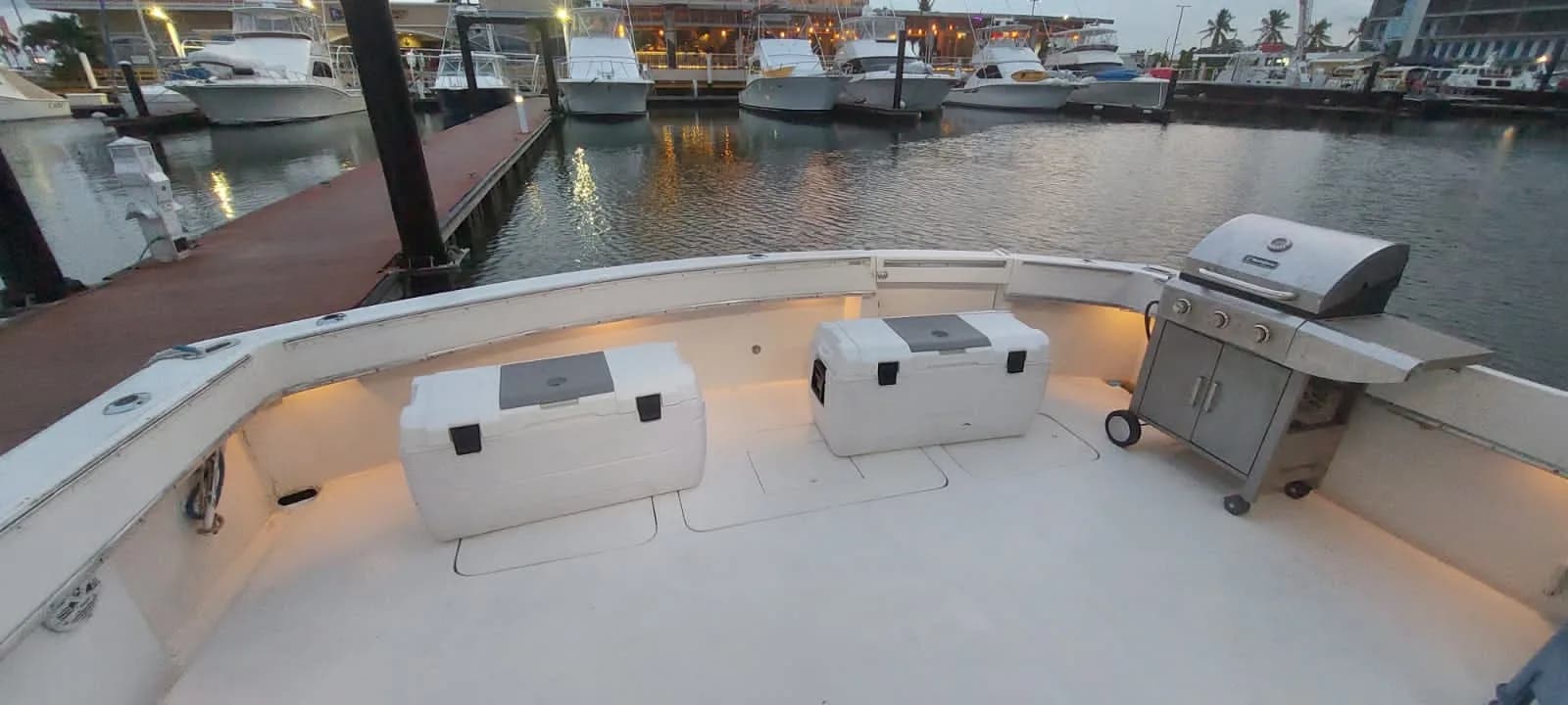Yate a motor 55 pies — foto 9 de 15