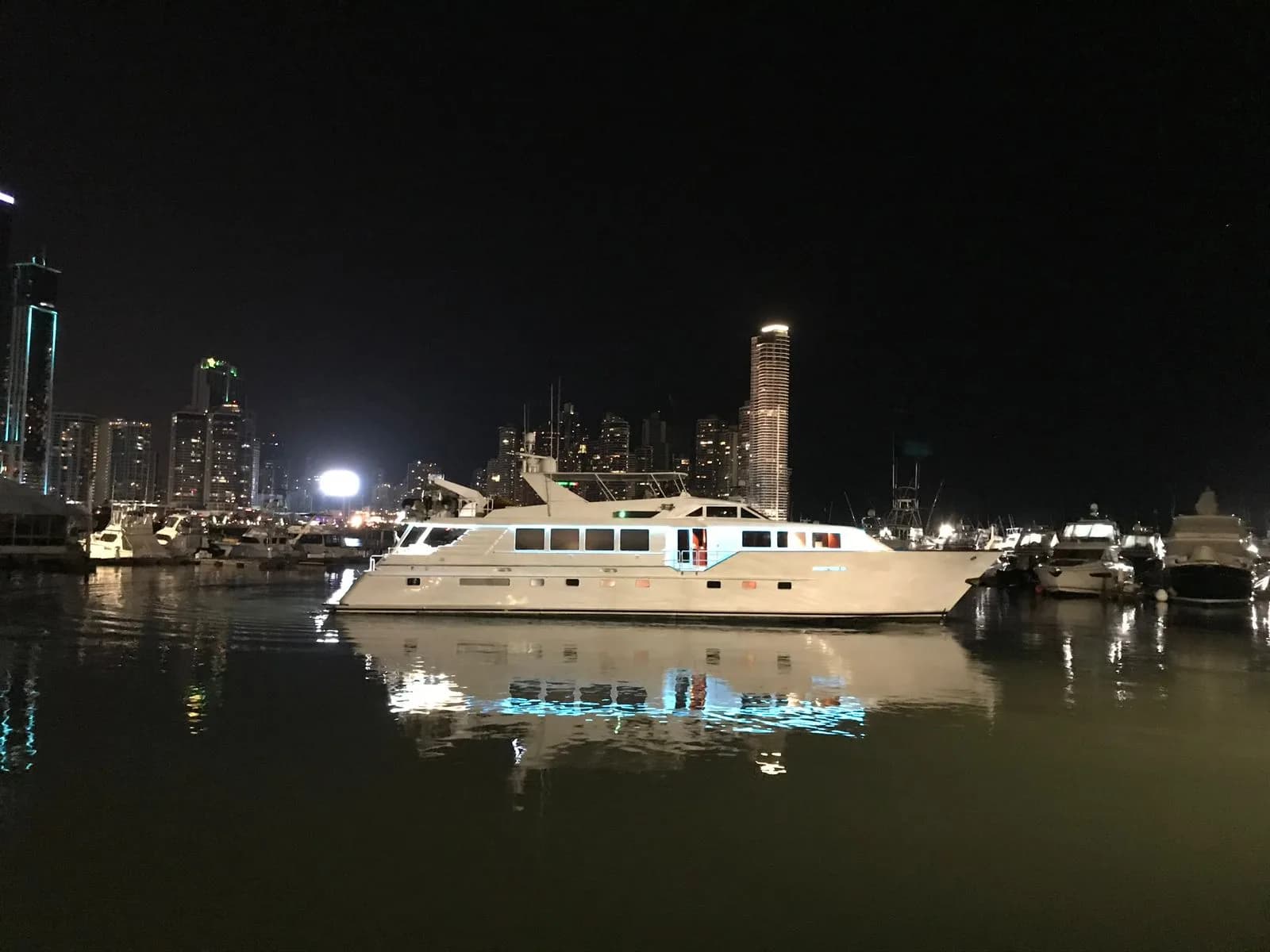Yate 51 pies — foto 2 de 14