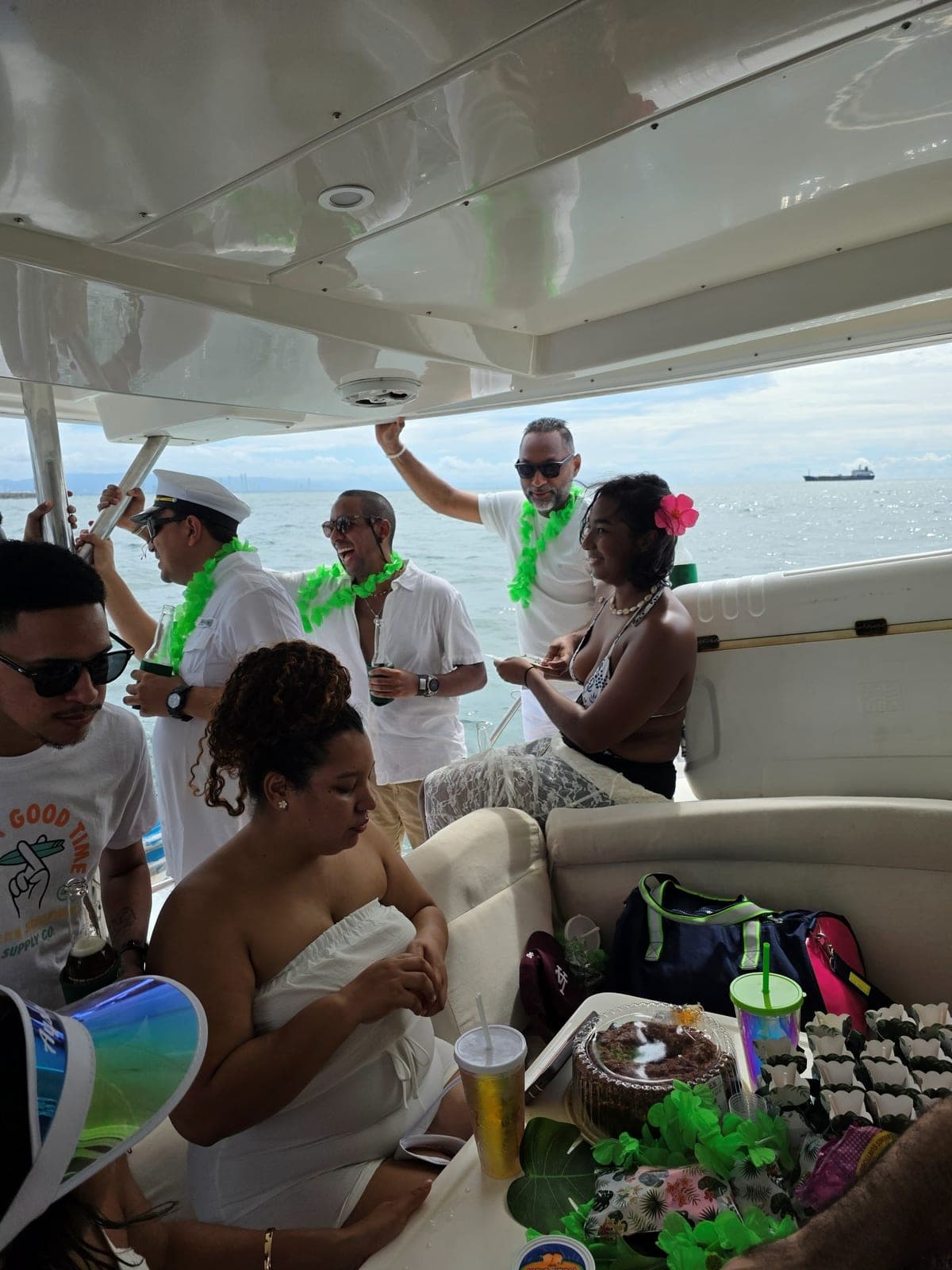 Catamarán Aura — foto 8 de la galería del charter privado