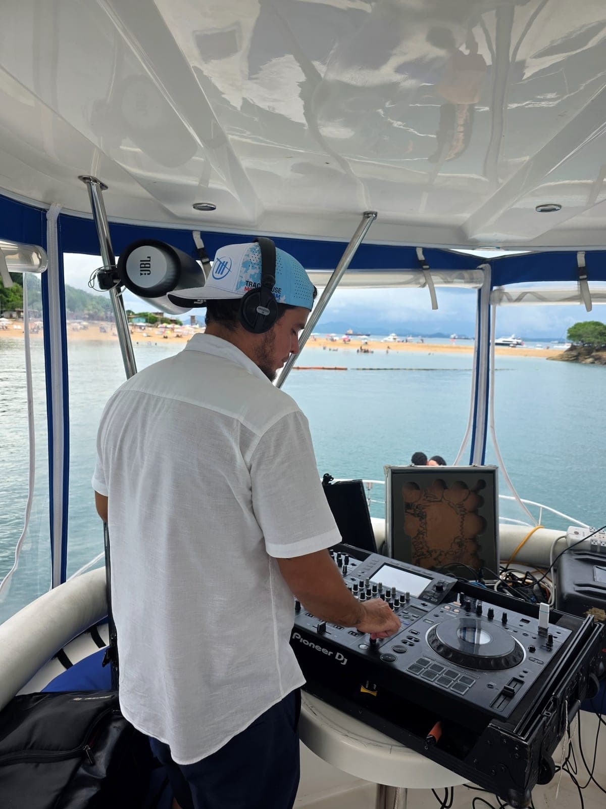 Catamarán Aura — foto 10 de la galería del charter privado
