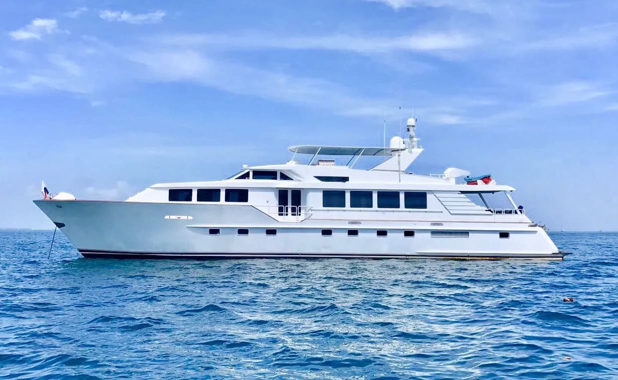 Yate 51 pies para chárter privado en Panamá