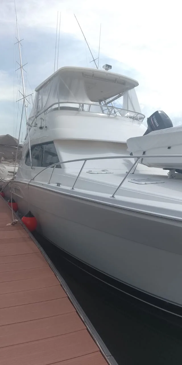 Yate 51 pies V para chárter privado en Panamá